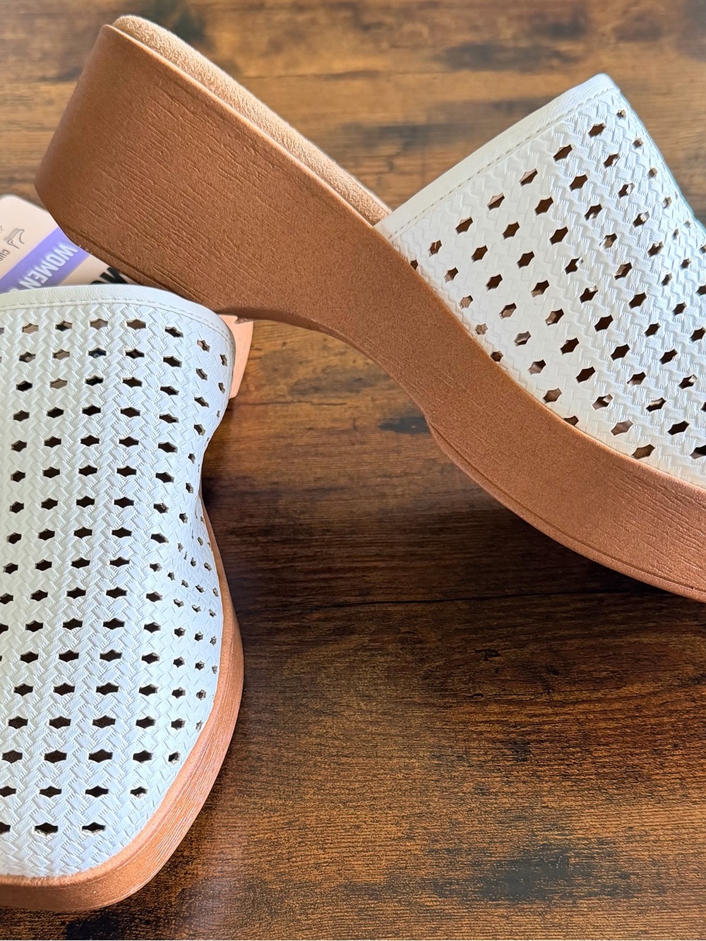 Muk Luks White Woven Slip-On Clogs with Tan Platform Women’s Size 10